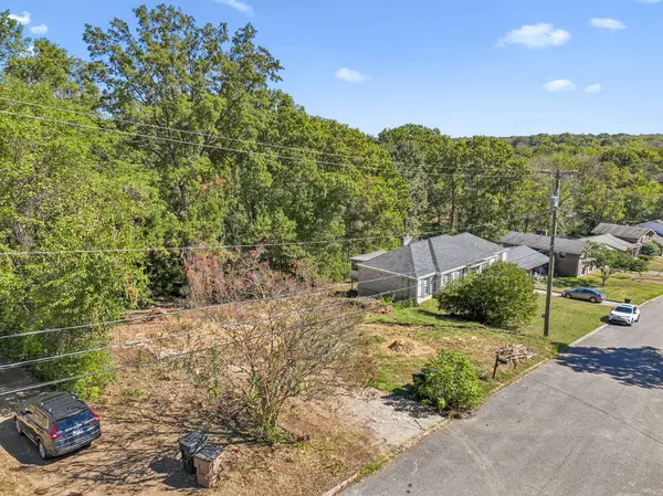 938 Giant Oak Dr, Nashville, TN 37217