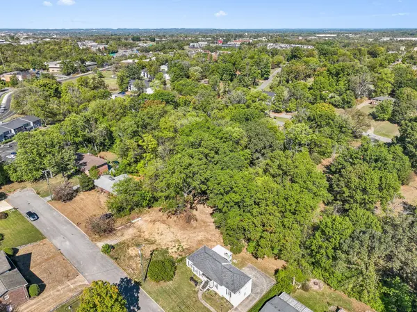 938 Giant Oak Dr, Nashville, TN 37217