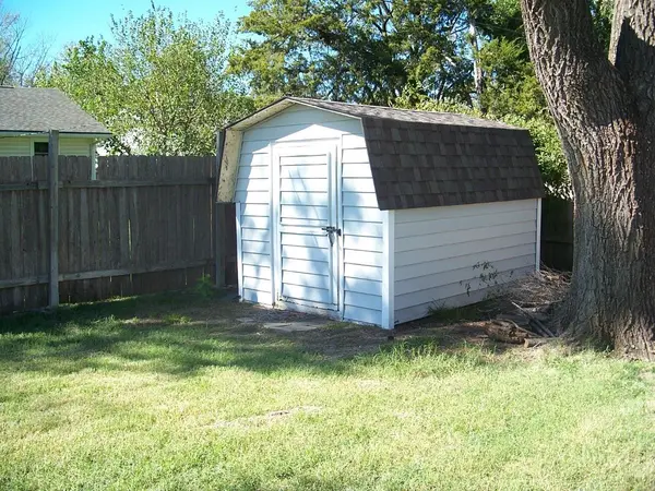 1933 W Dallas, Wichita, KS 67217