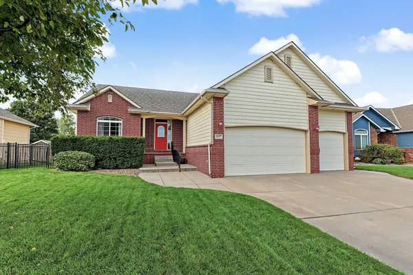 3037 N Triple Creek Dr, Derby, KS 67037