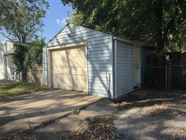 627 SW Oakley AVE, Topeka, KS 66606