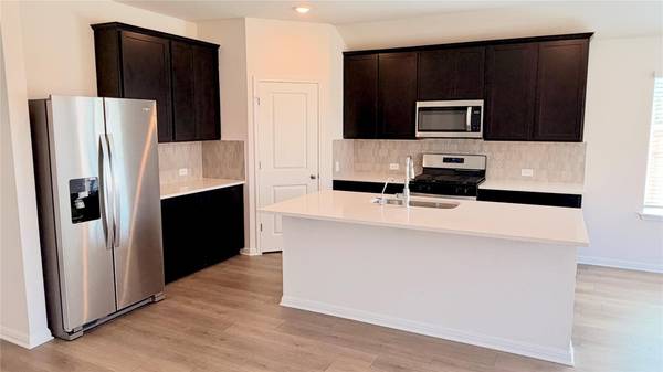 150 Coopers Hawk CRST, Cedar Creek, TX 78612