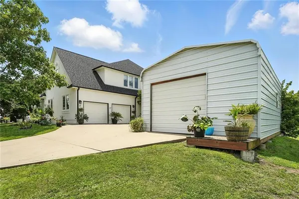 414 S Borgman RD, Buckner, MO 64016