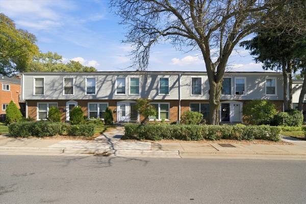 911 Waukegan RD #B, Deerfield, IL 60015