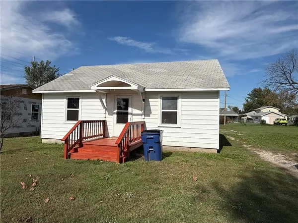 1612 W 6th ST, Coffeyville, KS 67337