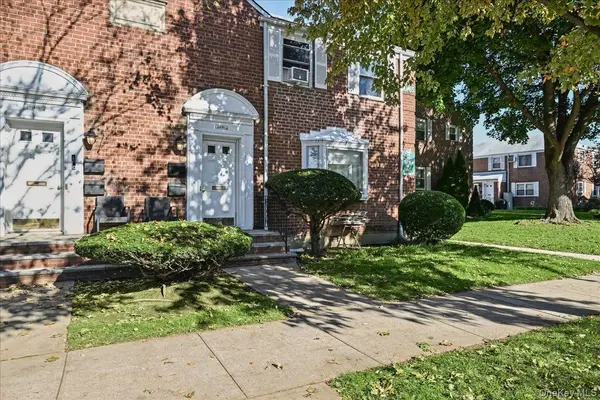 254-03 74th AVE #B Upper, Glen Oaks, NY 11004