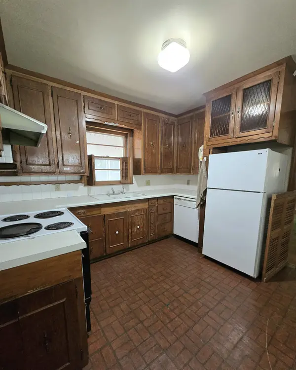 627 S Waverly Dr, Wichita, KS 67218