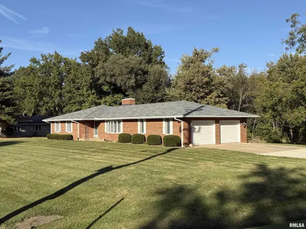 237 S STATE ST, Greenview, IL 62642