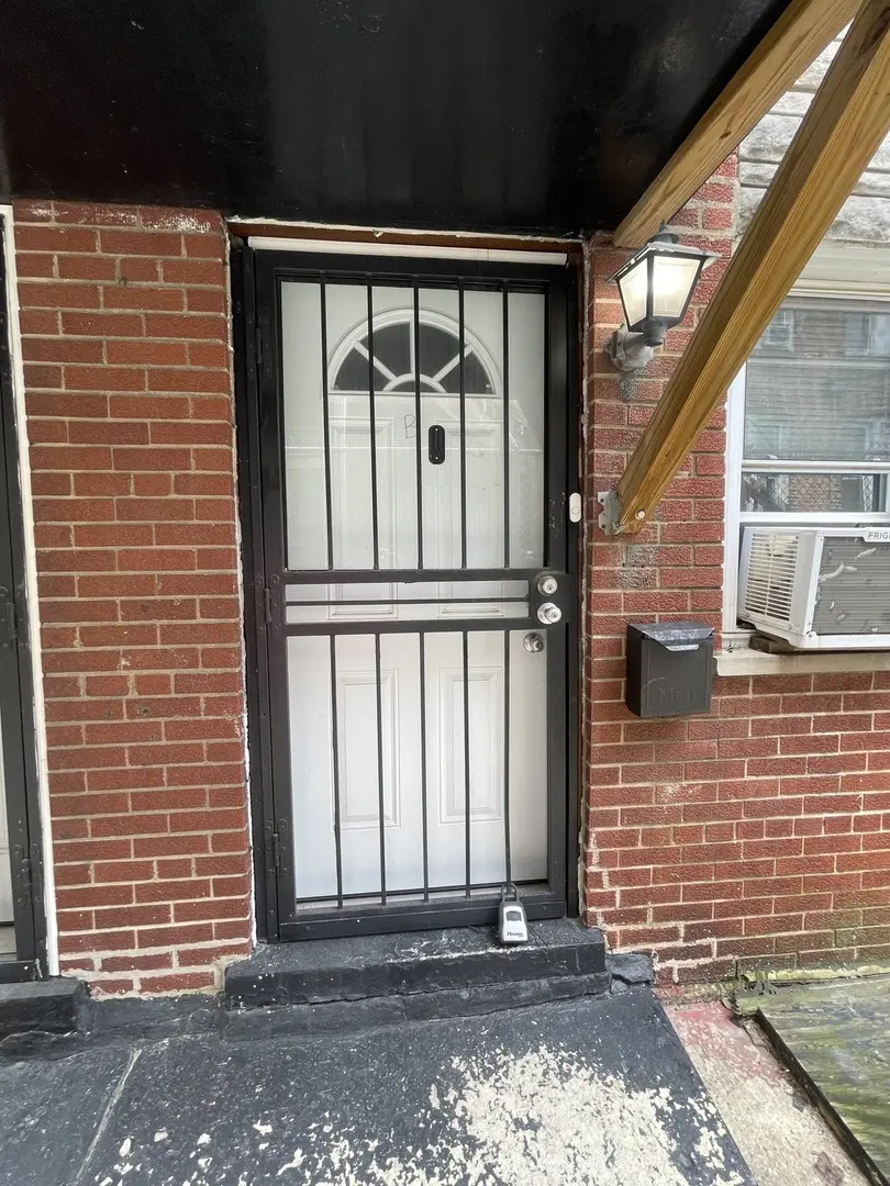 7208 S East End AVE #B, Chicago, IL 60649