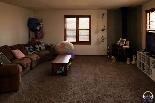 733 NE Kellam AVE, Topeka, KS 66616