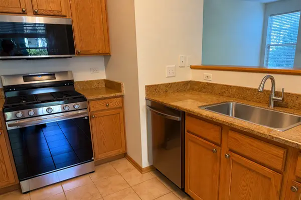 1971 Golden Gate LN #1971, Naperville, IL 60563