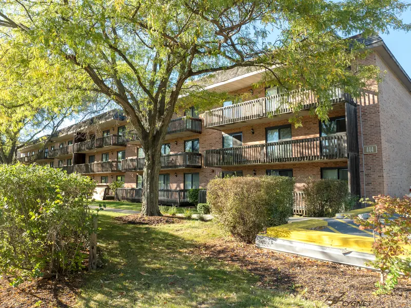 444 Redondo DR #202, Downers Grove, IL 60516