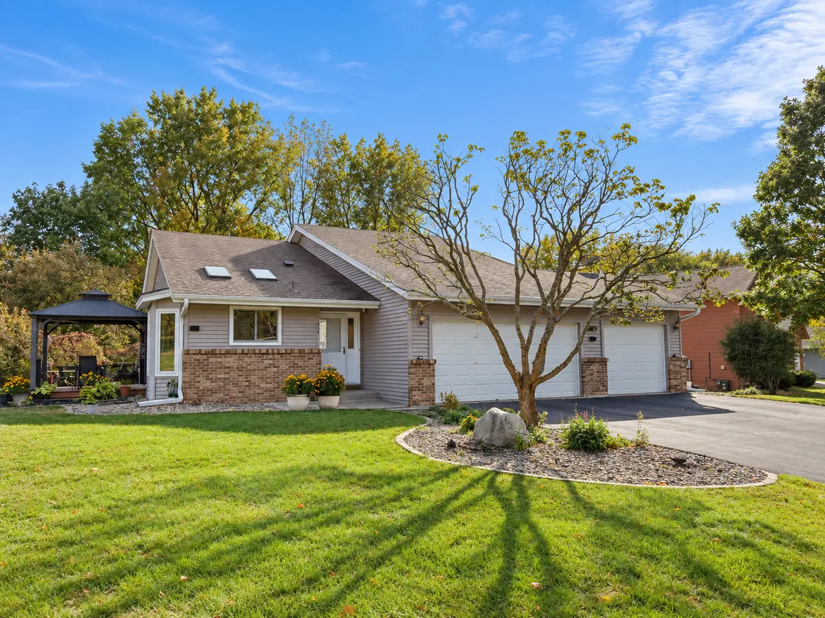 1814 Walnut LN, Eagan, MN 55122