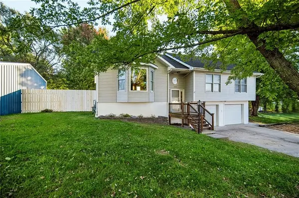 1402 N 15th ST, Atchison, KS 66002