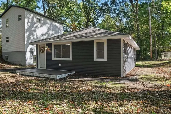 54476 Avalon DR, South Bend, IN 46628-5762