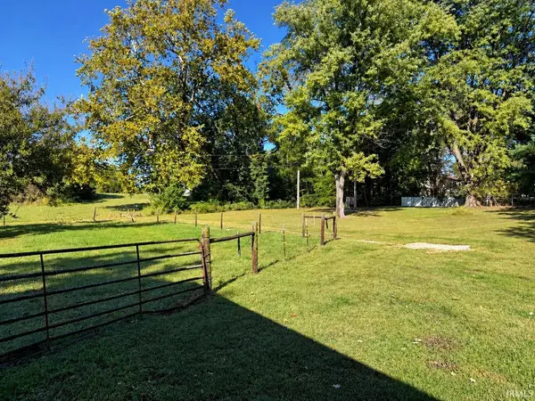 608 Greenwood Streets, Washington, IN 47501