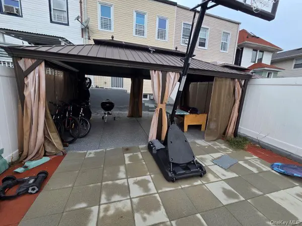 102-16 Park Ln S #1, Richmond Hill, NY 11418
