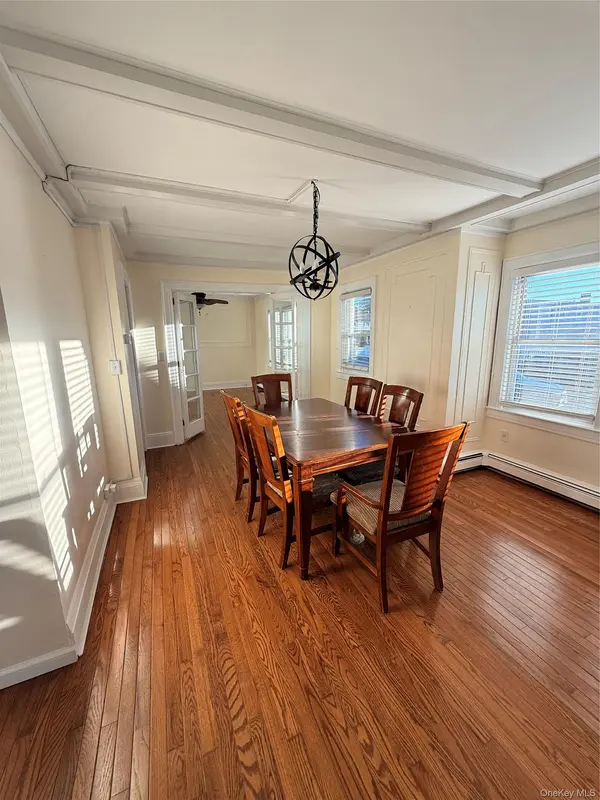 305 Nevada ST, North Lindenhurst, NY 11757