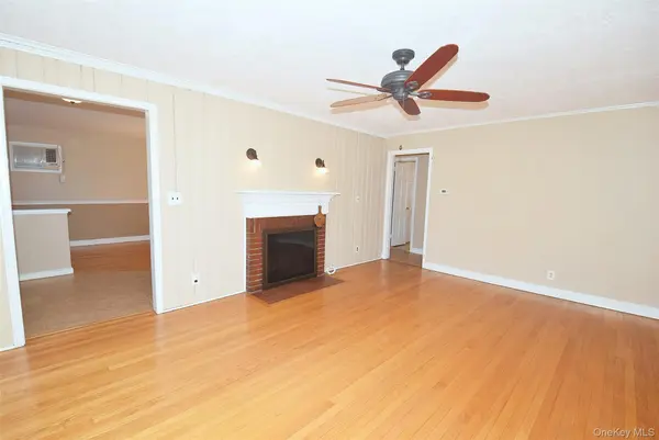 95 Krug PL, Mineola, NY 11501
