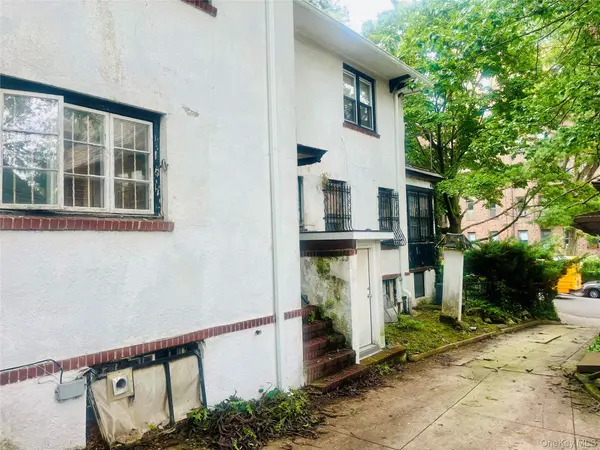 11536 Mayfair RD, Richmond Hill North, NY 11418