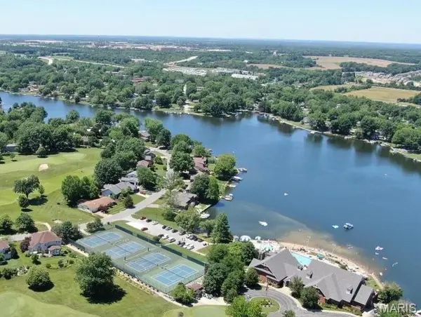 63 Champagne DR, Lake St Louis, MO 63367