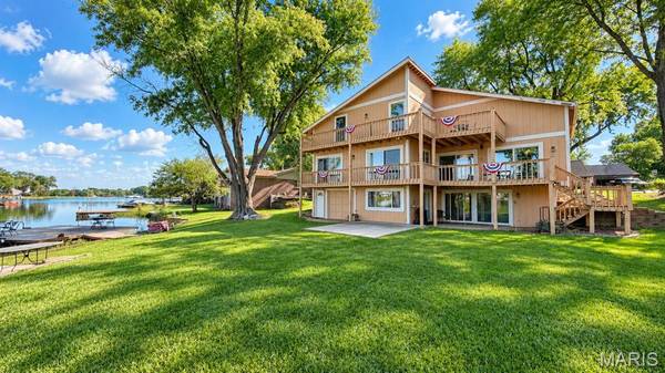 63 Champagne DR, Lake St Louis, MO 63367
