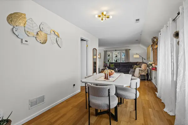 5122 N Lotus AVE, Chicago, IL 60630