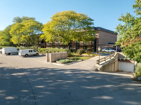 444 Redondo DR #202, Downers Grove, IL 60516
