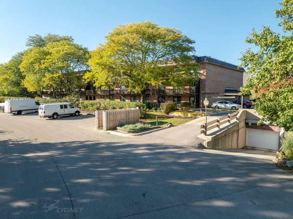 444 Redondo DR #202, Downers Grove, IL 60516