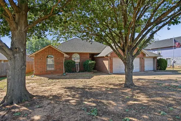 720 Parkwoods DR, Noble, OK 73068