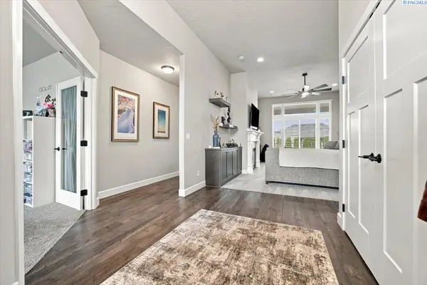 7068 W 31st Pl, Kennewick, WA 99338