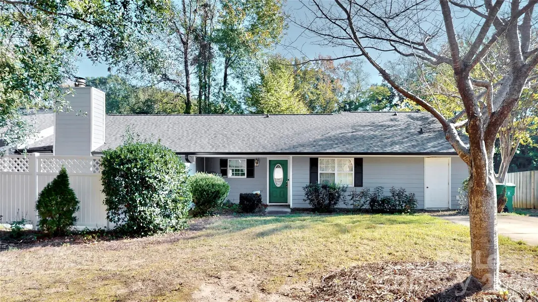 2836 Huntingtowne Farms LN, Charlotte, NC 28210