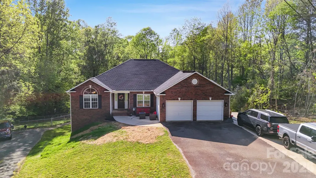 3232 47th Avenue PL, Hickory, NC 28601