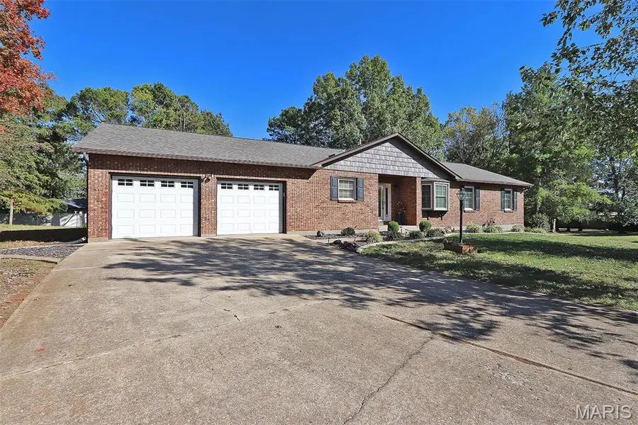 436 Squaw Valley DR, Farmington, MO 63640