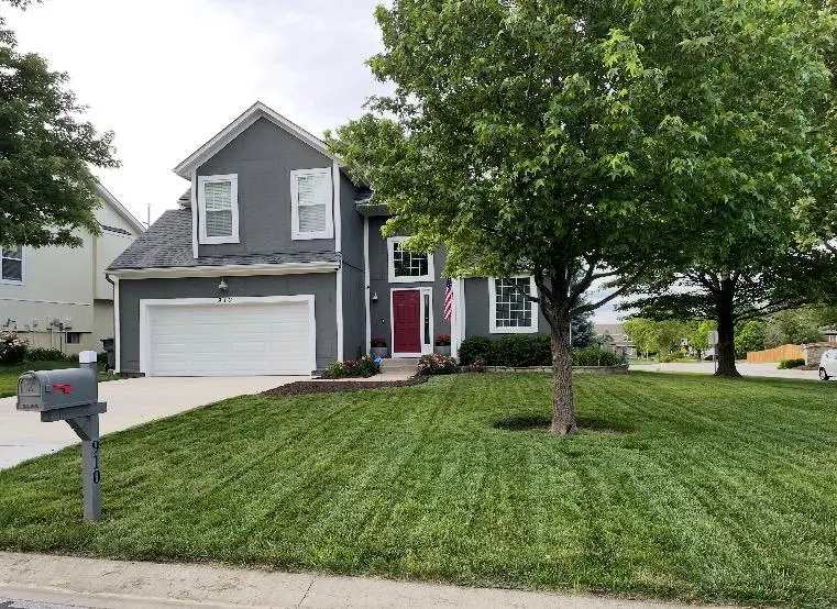 910 W Elizabeth ST, Olathe, KS 66061