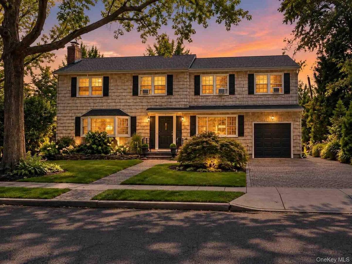 37 Bayberry AVE, Garden City, NY 11530