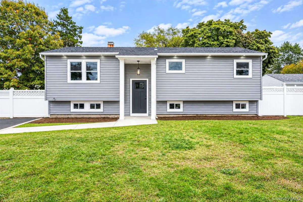 3115 Eagle AVE, Medford, NY 11763