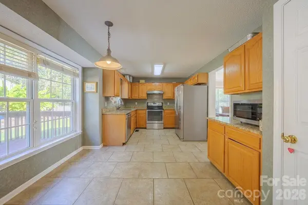 89 N Wintergarden RD, Fletcher, NC 28732