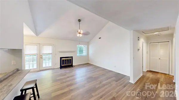 2836 Huntingtowne Farms LN, Charlotte, NC 28210