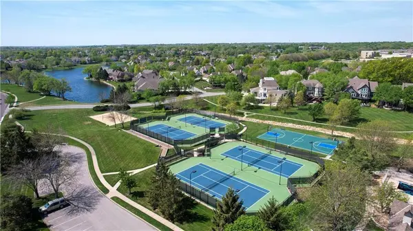 6000 W 149TH ST, Overland Park, KS 66223