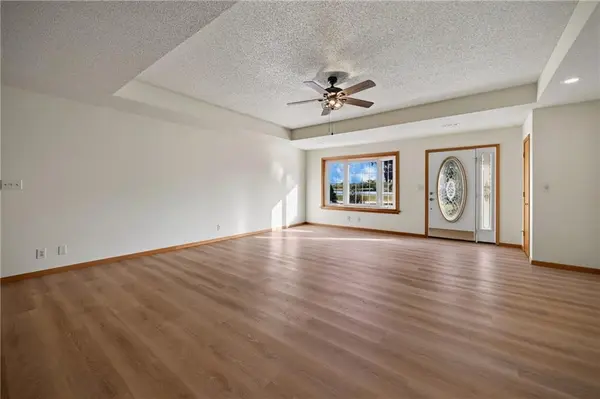 33 Bryant RD, Eldon, MO 65026