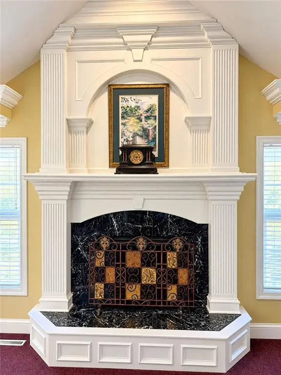 801 SW Graystone DR, Grain Valley, MO 64029