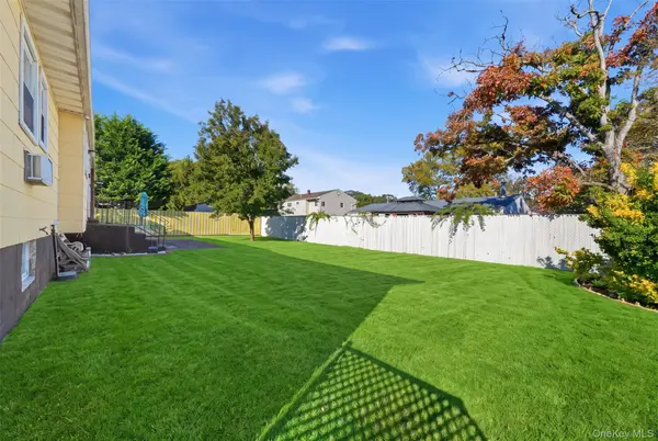 10 Francisco AVE, Central Islip, NY 11722