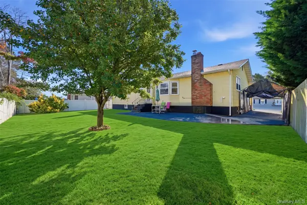 10 Francisco AVE, Central Islip, NY 11722