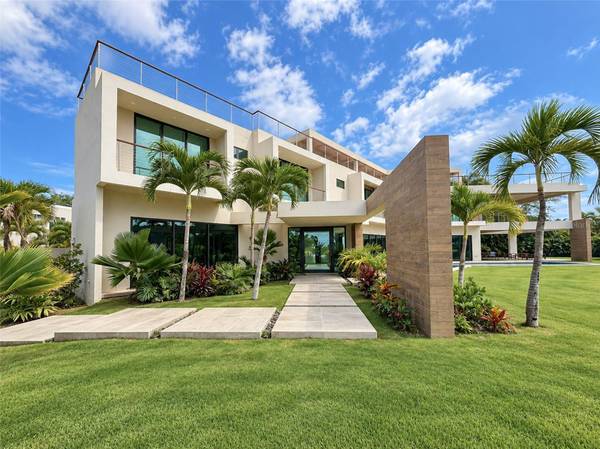 24 LAUREN LN DORADO COUNTRY ESTATES, Dorado, PR 00646