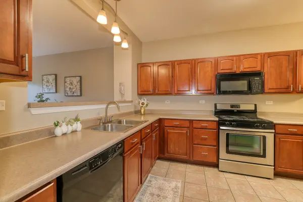 2235 Vanderbilt DR, Geneva, IL 60134
