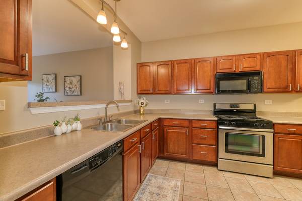 2235 Vanderbilt DR, Geneva, IL 60134