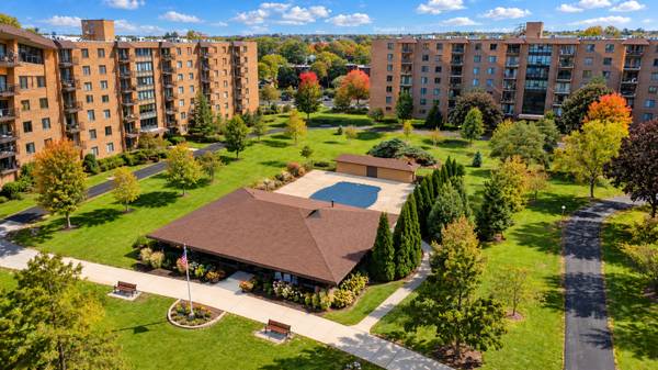 1747 W Crystal LN #301, Mount Prospect, IL 60056