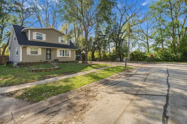 1010 83rd Avenue W, Rock Island, IL 61201