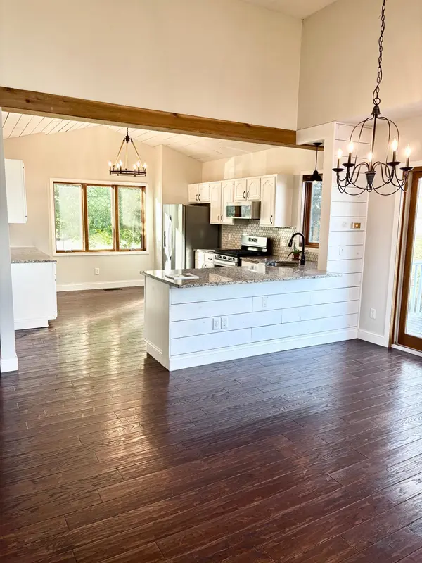 1656 Mark CT, Shakopee, MN 55379